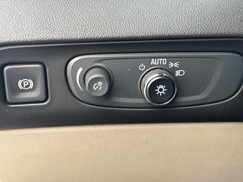 Used 2019 Buick Enclave Essence FWD image 26