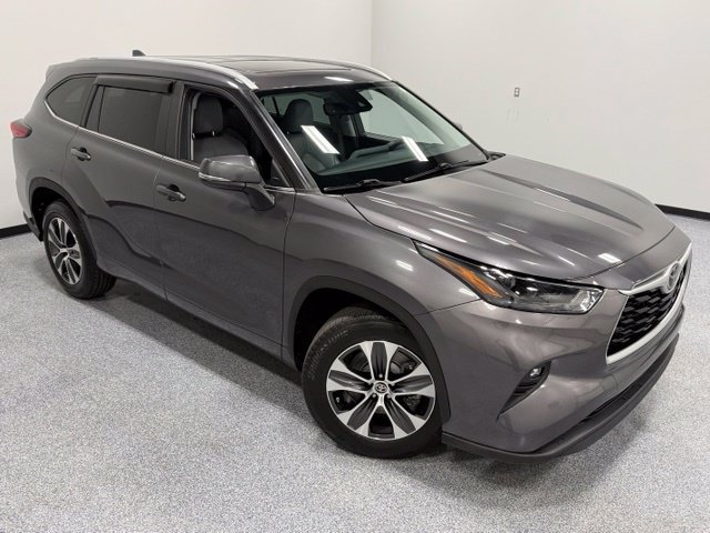 Used 2023 Toyota Highlander XLE FWD image 41