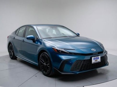 Used 2025 Toyota Camry SE image 14