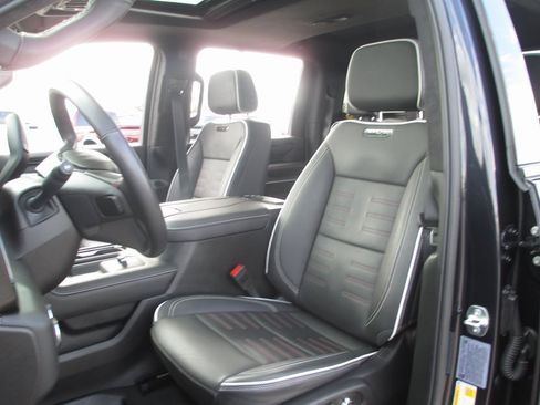 Used 2025 GMC Sierra 2500 AT4X image 24