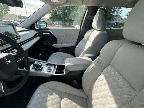 Used 2023 Mitsubishi Outlander SEL AWD/4WD image 2