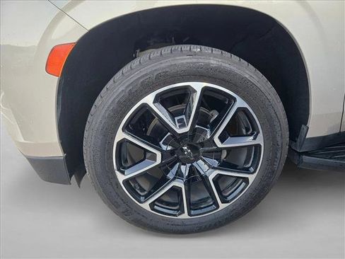 Used 2022 Chevrolet Tahoe RST w/ Luxury Package image 24