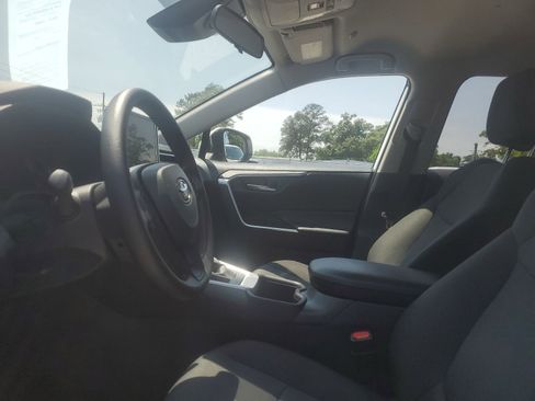 Used 2025 Toyota RAV4 XLE FWD image 8