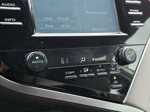 Used 2018 Toyota Camry SE w/ Convenience Package FWD image 17