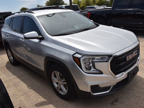 Used 2022 GMC Terrain SLE w/ Driver Convenience Package FWD image 4