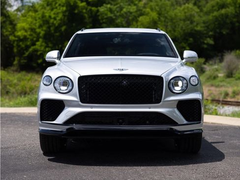 Certified 2024 Bentley Bentayga Extended Wheelbase image 9