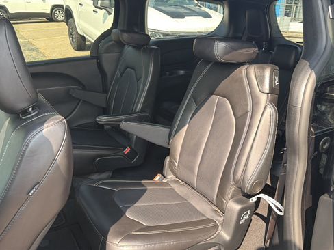 Used 2026 Chrysler Pacifica Select FWD image 17