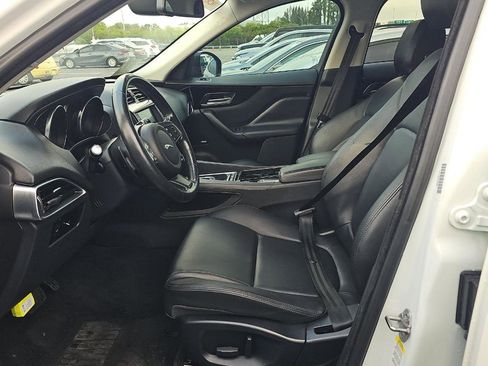 Used 2018 Jaguar F-PACE Premium image 8