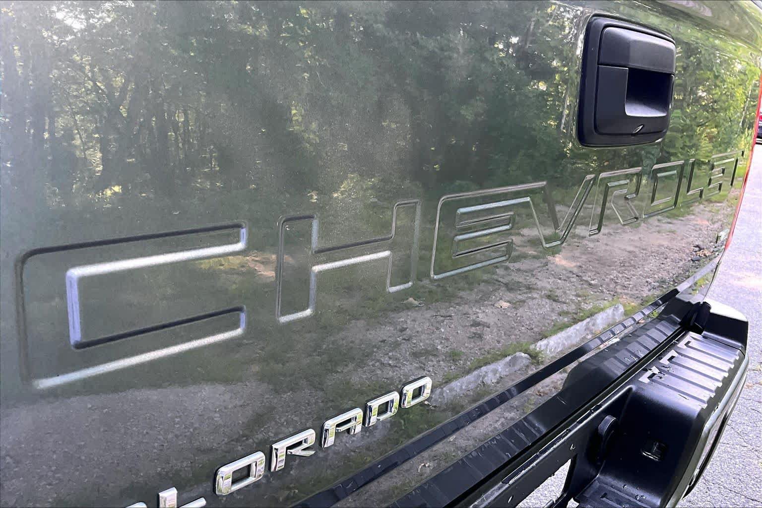 Used 2022 Chevrolet Colorado Z71 w/ Safety Package AWD/4WD image 29