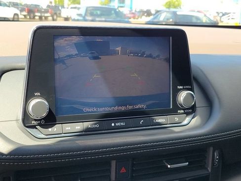 Used 2021 Nissan Rogue S FWD image 17