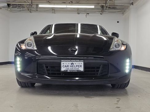 Used 2017 Nissan 370Z Coupe RWD image 3
