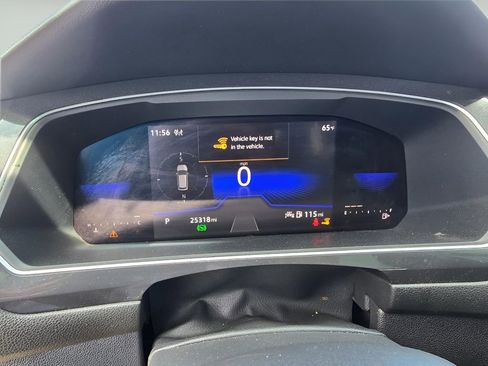 Used 2022 Volkswagen Tiguan SE w/ Panoramic Sunroof Package AWD/4WD image 19