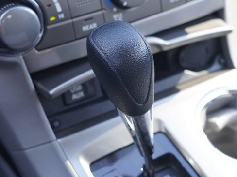 Used 2013 Toyota Highlander Plus FWD image 30
