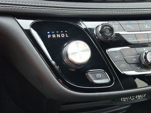 Used 2024 Chrysler Pacifica Limited FWD image 15