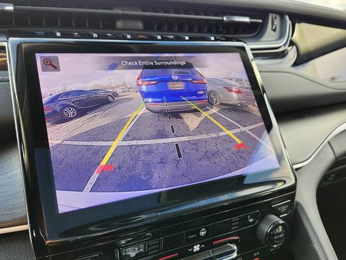 Used 2023 Jeep Grand Cherokee 4WD 4xe image 7