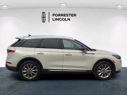 Used 2022 Lincoln Corsair AWD w/ Premium Package image 2