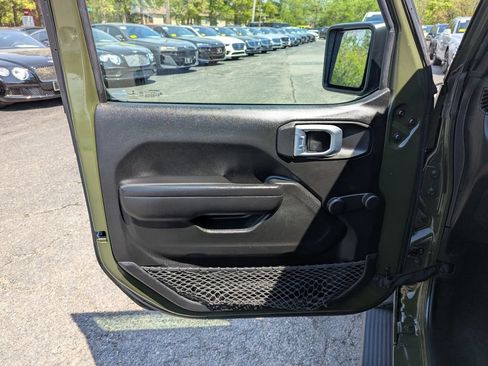 Used 2022 Jeep Gladiator Sport AWD/4WD image 11