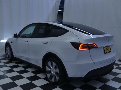 Used 2023 Tesla Model Y Long Range AWD/4WD image 4