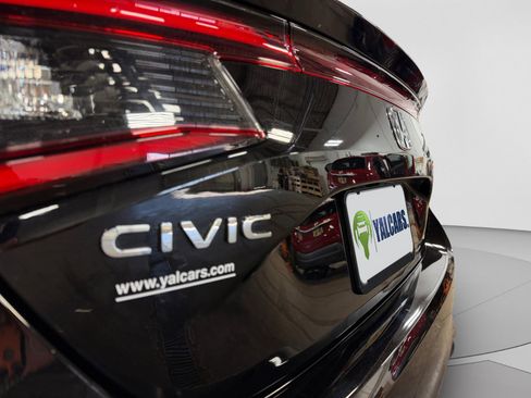 Used 2024 Honda Civic Sport image 11