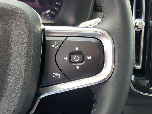 Certified 2024 Volvo XC40 B5 Plus AWD/4WD image 22