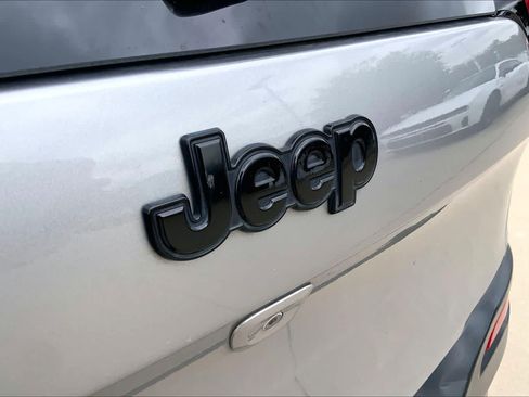 Used 2016 Jeep Cherokee Sport FWD image 31
