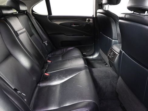 Used 2013 Lexus LS 460 AWD w/ Comfort Pkg image 18