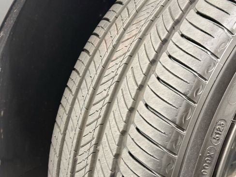 Used 2025 Genesis GV70 2.5T Sport Prestige w/ Sport Prestige Package image 39