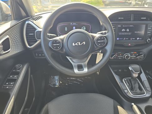 Certified 2023 Kia Soul LX w/ LX Technology Package FWD image 13