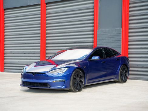 Used 2023 Tesla Model S Standard Range image 1