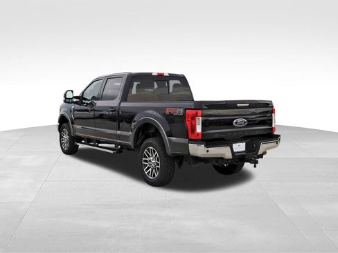 Used 2019 Ford F250 Lariat w/ FX4 Off-Road Package AWD/4WD image 3