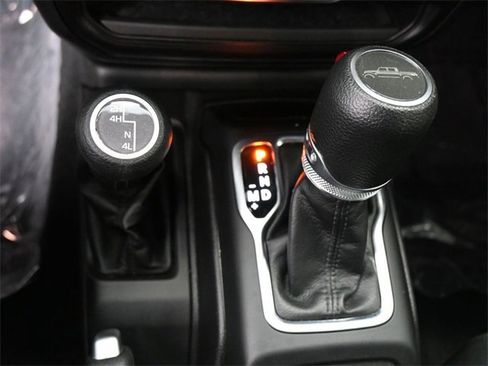 Used 2023 Jeep Gladiator Sport image 12