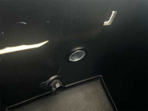 Used 2012 Jeep Wrangler Unlimited Sahara image 19