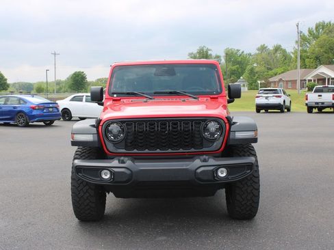 Used 2025 Jeep Wrangler Willys AWD/4WD image 3