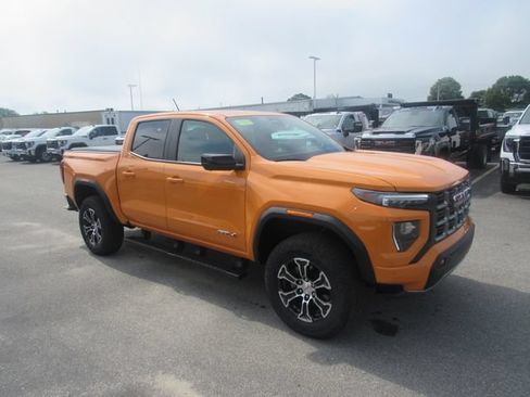 Used 2025 GMC Canyon AT4 w/ Technology Plus Package AWD/4WD image 4