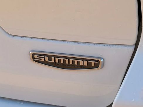 Used 2023 Jeep Grand Cherokee Summit w/ Luxury Tech Group V AWD/4WD image 9