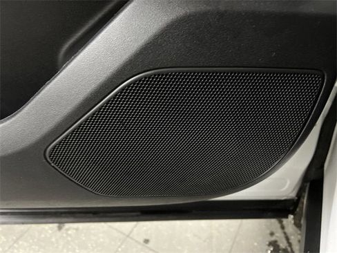 Used 2020 Land Rover Range Rover Velar R-Dynamic S image 25