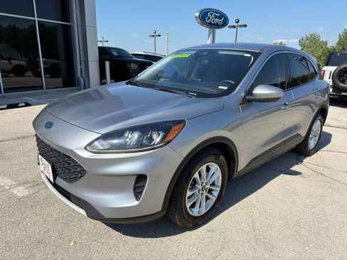 Used 2021 Ford Escape SE FWD image 3