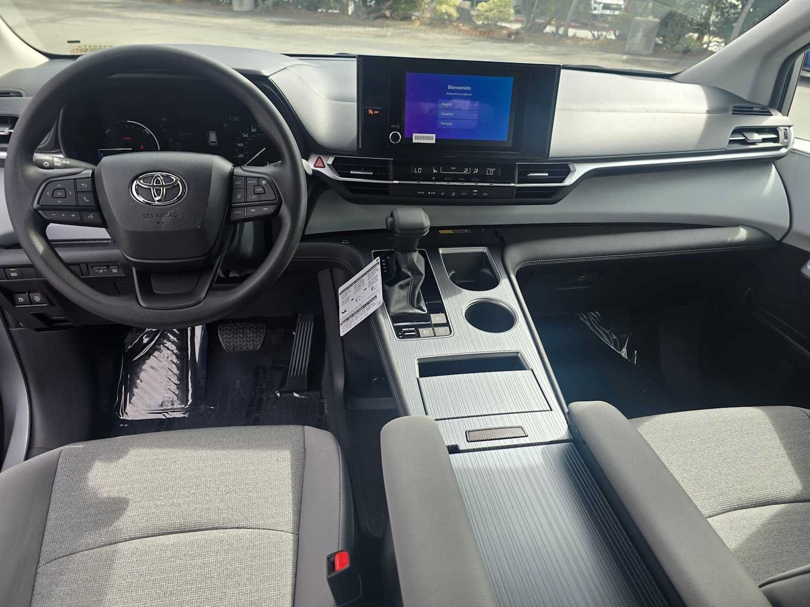 Used 2026 Toyota Sienna LE FWD image 23