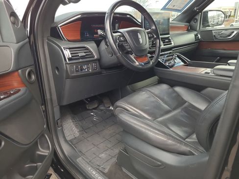 Used 2023 Lincoln Navigator Reserve image 10