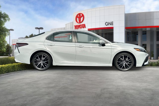 Certified 2024 Toyota Camry SE FWD image 3