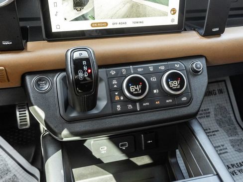 Used 2023 Land Rover Defender 90 X-Dynamic SE AWD/4WD image 17