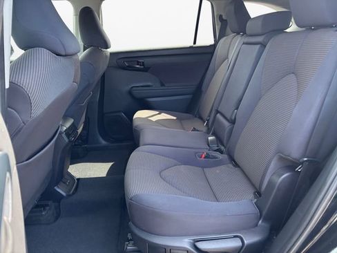 Used 2023 Toyota Highlander LE image 13