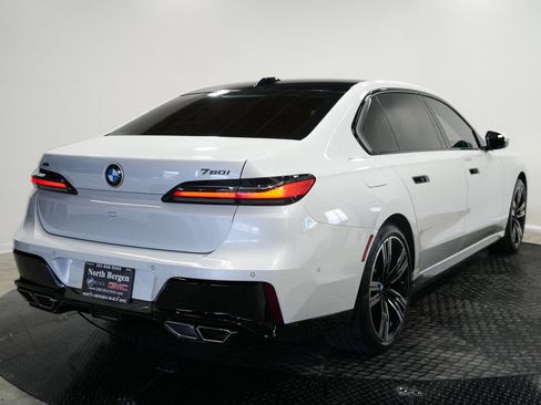 Used 2023 BMW 760i xDrive w/ Luxury Rear Seating Package AWD/4WD image 8