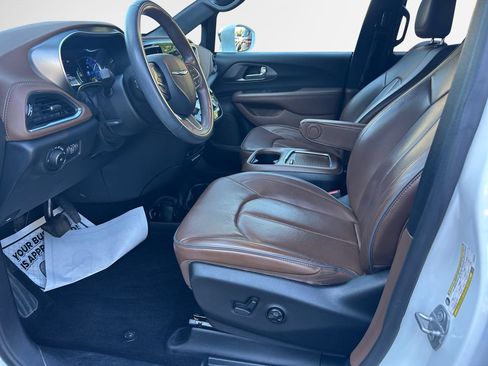 Certified 2020 Chrysler Pacifica Limited w/ Advanced Safetytec Group FWD image 12