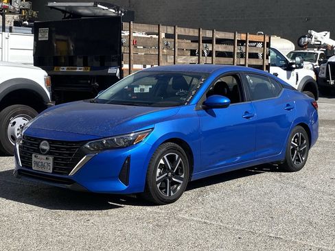 Certified 2025 Nissan Sentra SV FWD image 2