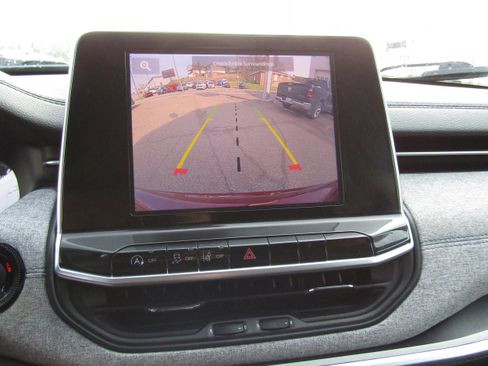 Used 2022 Jeep Compass Latitude image 24