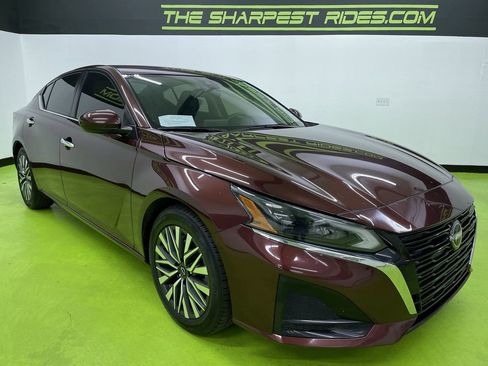 Used 2023 Nissan Altima 2.5 SV image 2