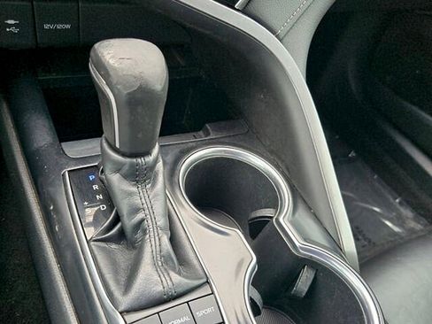 Used 2018 Toyota Camry XSE FWD image 19