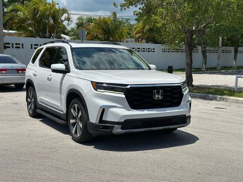 Used 2024 Honda Pilot Elite image 3