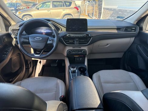 Used 2020 Ford Escape Titanium image 18